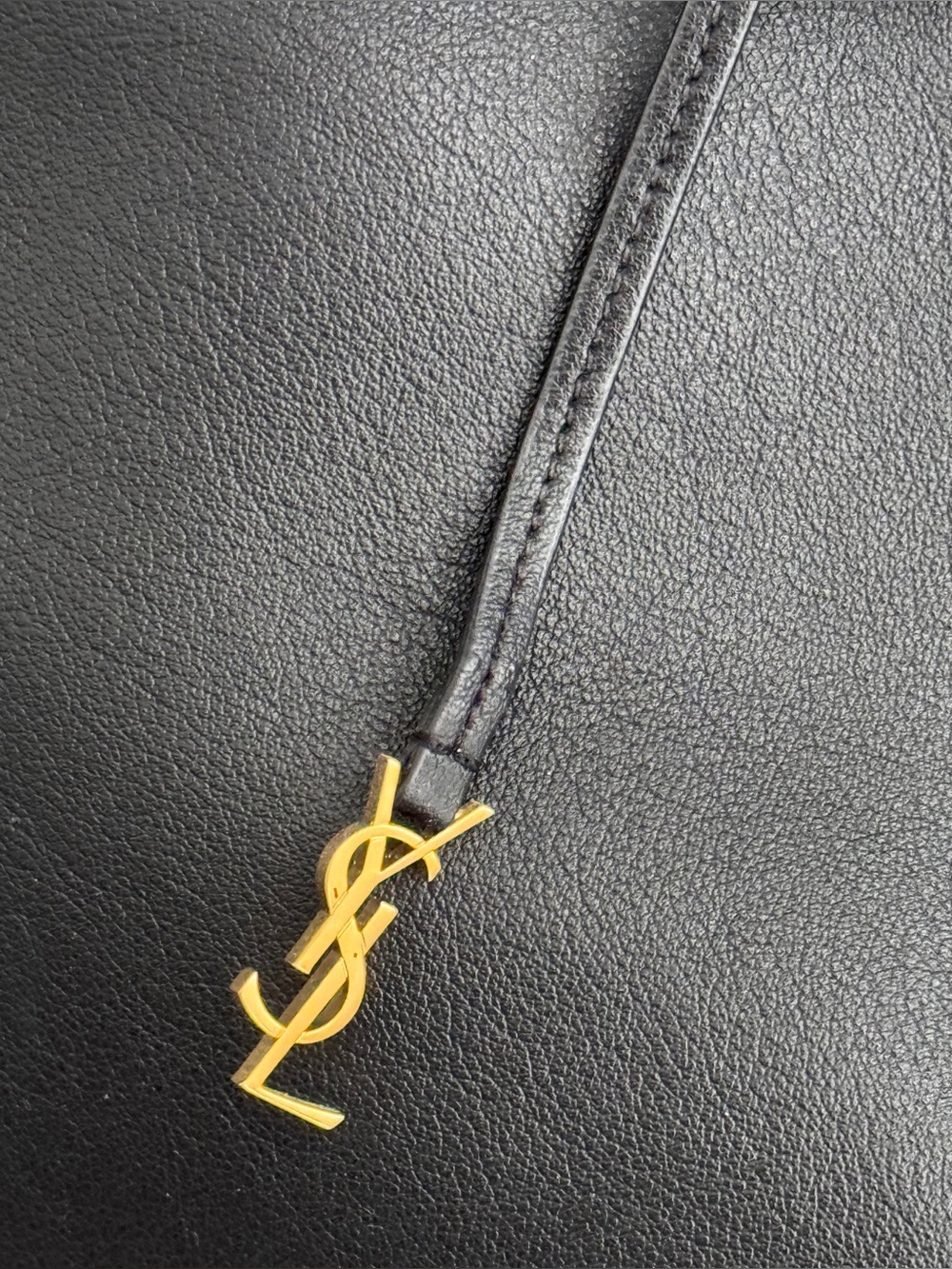 Saint Laurent Shopping Tote Bag in Black Leather - Picture 15 of 16